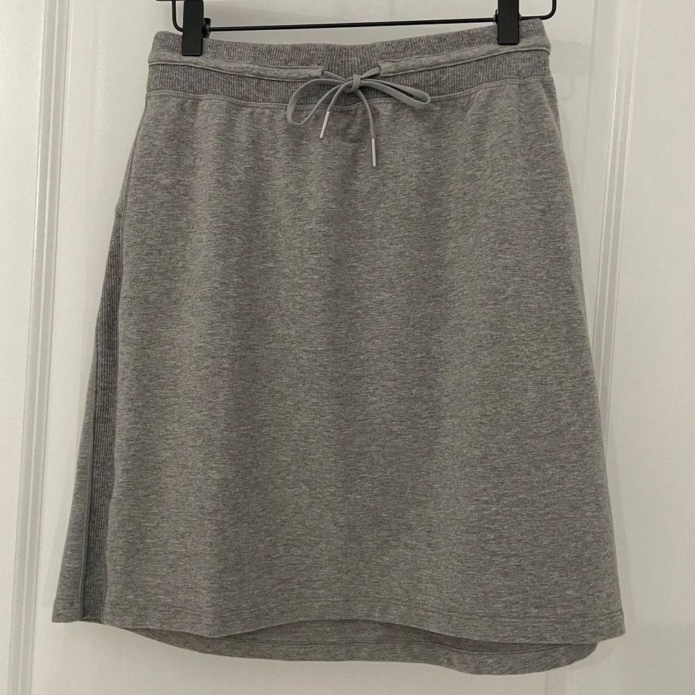 Lululemon Start Anew Skirt Heathered Medium Grey Pull On Casual.         B24